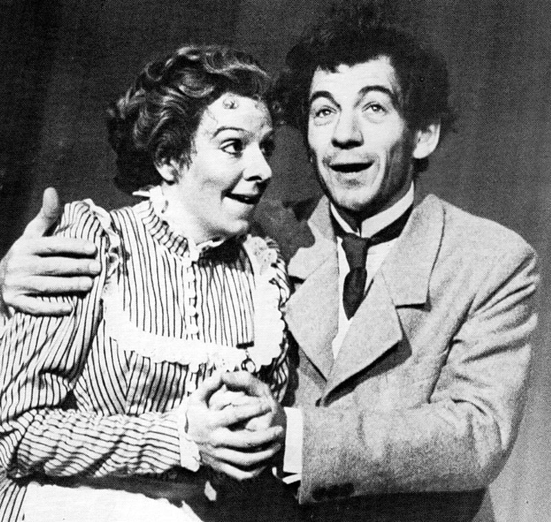 Dunyasha (Selina Cadell) and Lo...