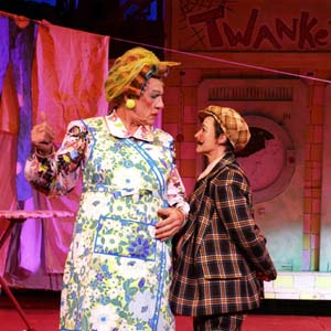 2005, ALADDIN: Widow Twankey (Ian McKellen) and Dim Sum (Frances Barber)  - Photo by Manuel Harlan