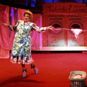 2005, ALADDIN: Widow Twankey (Ian McKellen), Dim Sum (Frances Barber)  - Photo by Manuel Harlan