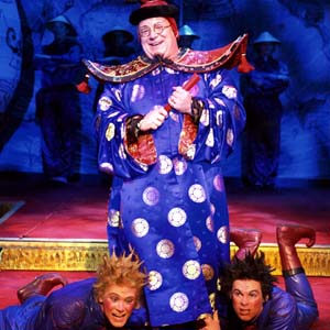 2005, ALADDIN: Hanky (Matthew Wolfenden) and Panky (Andrew Spillett), Emperor (Paul Grunert)  - Photo by Manuel Harlan