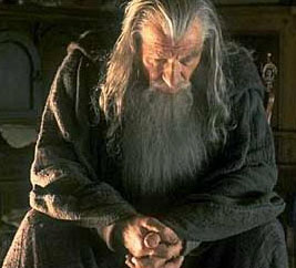 Sir Ian McKellen nei panni di Gandalf il Grigio