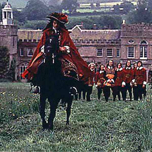 Merivel (Robert Downey, Jr.) leaves Will Gates (Ian McKellen) at his country estate