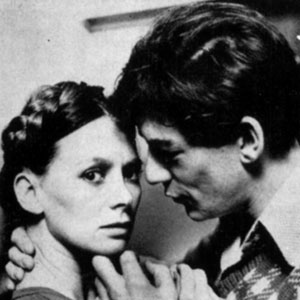 1976, ROMEO AND JULIET (1976): Francsca Annis (Juliet) and Ian McKellen (Romeo) publicising Romeo and Juliet  - Photo by Nobby Clark