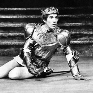 For Gods sake let us sit upon the ground And tell sad stories of the deaths of kings (III.2.155)<BR><BR>
Richard 2, returning from the Irish rebellion, is in his fighting armour.
