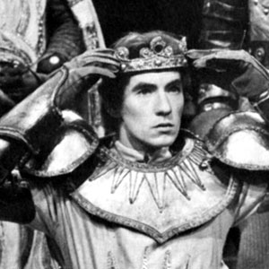                     � for within the hollow crown
             That rounds the mortal temples of a King
Keeps Death his court (III.2.160)<BR><BR>
 Andrew Crawford (Bishop), Ian McKellen (Richard 2), Richard Morant (Salisbury)