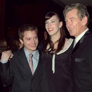 Elijah Wood, Liv Tyler, Ian McKellen, London premiere, Leicester Square, 10 December 2001