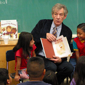 2002,   Ian McKellen reads The True Story of the Three Little Pigs to kids at Hobart School, Los Angeles  - Photo by Keith Stern