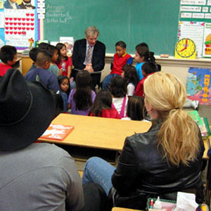 2002,   Ian McKellen reads to the kids at Hobart School (and Garth Brooks and Trisha Yearwood)  - Photo by Keith Stern