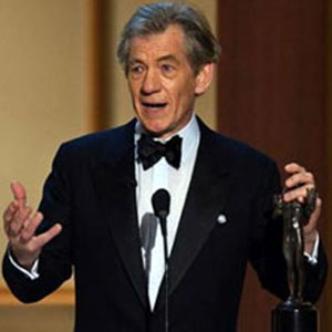 2002, THE LORD OF THE RINGS: THE FELLOWSHIP OF THE RING: Screen Actors Guild Awards.  Sir Ians wardrobe by <a href=http://www.johnvarvatos.com target =_blank>John Varvatos</a>.  - Photo by AP/Kevork Djansezian