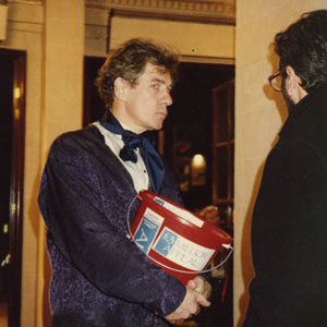 1987, ACTING SHAKESPEARE (London 1987): Holding the bucket after a performance of Acting Shakespeare during the London Playhouse run  