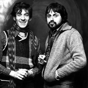 1976, ROMEO AND JULIET (1976): Ian McKellen and photographer Nobby Clark at Romeo and Juliet pre-rehearsal photo shoot in London  - Photo by Nobby Clark