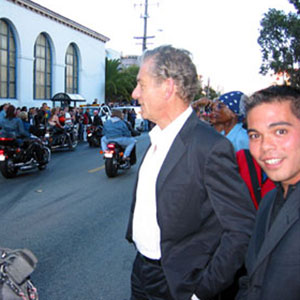2002, SAN FRANCISCO PRIDE: SF Pride, 29 June 2002, Watching the Dyke March  - Photo by Keith Stern