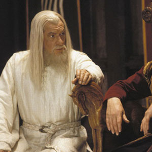 (Ian McKellen) Gandalf the White (left) advises King Theoden (Bernard Hill) of Sarumans threat to Rohan.