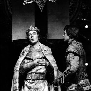 Swellst thou, proud heart? Ill give thee scope to beat. (III.3.139)
Richard 2 (Ian McKellen), Aumerle (Terence Wilton)