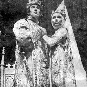Richard II (Ian McKellen) and his Queen, Isabel  (Lucy Fleming)