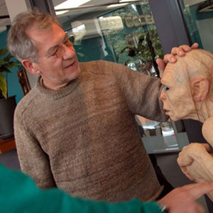 2003, THE LORD OF THE RINGS: RETURN OF THE KING: With Gollum figure at WETA  - Photo by Keith Stern