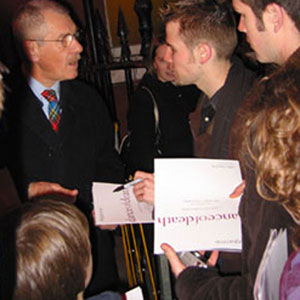 2003, DANCE OF DEATH (London/Sydney): Signing outside the stage door of the Lyric Theatre  - Photo by Keith Stern