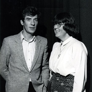 1988, ACTING SHAKESPEARE (UK 1988): With sister Jean Jones  - Photo by James Slack