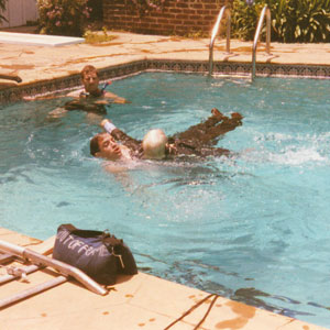 Pool Scene: Clay (Brendan Fraser) and Whale (Ian McKellen)