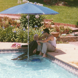 Pool scene Ian McKellen and Brendan Fraser between takes