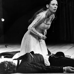 1976, ROMEO AND JULIET (1976): Final scene: Juliet (Francesca Annis) and Romeo (Ian McKellen)  