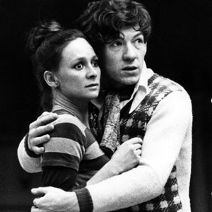 1976, ROMEO AND JULIET (1976): Juliet (Francesca Annis) and Romeo (Ian McKellen) in rehearsal  - Photo by Nobby Clark