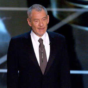 2004, THE LORD OF THE RINGS: RETURN OF THE KING: On stage at the Oscars, introducing ROTK clip.  Sir Ians wardrobe by <a href=http://www.johnvarvatos.com target =_blank>John Varvatos</a>.  - Photo by Michael Caulfield/Wireimage.com