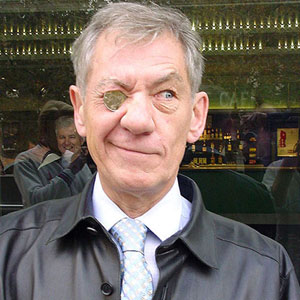2003, THE LORD OF THE RINGS: RETURN OF THE KING: At introduction of Gandalf coin  - Photo by empireonline.co.uk