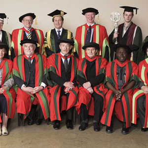 2004,   Ian McKellen recieves honorary degree from Leeds University, 29 April 2004<br>
Back row (left to right) - VC Alan Wilson, Ken Morrison, Melvyn Bragg, Jackie Charlton, Simon Young (financial and commmercial services officer for LUU), David Ansbro<br> 
front row (left to right) - Julia Higgins, David Rhodes, Ian McKellen, Tony Harrison, Ngugi wa Thiongo, Baroness Usha Prashar  - Photo by Simon Lewis