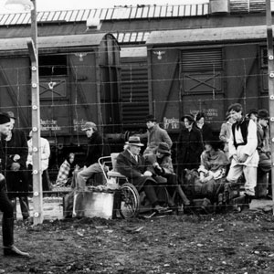 Centre l to r: Dr Cuza (Ian McKellen), Eva (Alberta Watson), Josefa (Rosalie Crutchley) and her son (Philip Bloomfield) look up through the electrified fence to see two SS guards walk past.