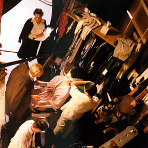 On the set (deleted scene?) Whale (Ian McKellen) observes make-up for Lanchester (Rosalind Ayres)