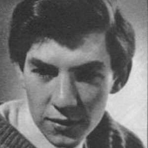 1962,   Barry Griffiths, on the technical staff at the Belgrade Theatre, Coventry, took portraits of the company for use in the programme.  