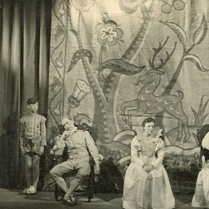 Jeremy (Ian McKellen), Kynaston (Michael Sefton), Ann (Jean Ashworth), Mistresss Byrd (Ada Anderton), Robert (Duncan Sculthorpe)