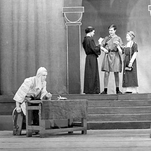 At Fressingfield: Edward (B Oatley), Bungay (H Gibson), Lacy (M H Shipley), Margaret (Ian McKellen), Bacon (G F Tetlow)