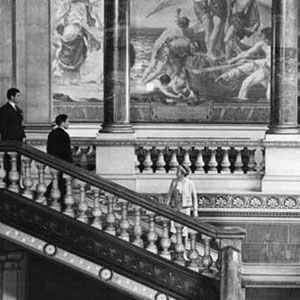 1985, PLENTY: Sir Andrew (Ian McKellen, L) bids adieu to Susan Traherne (Meryl Streep) on the steps of the Foreign Ministry  - Photo by Frank Connor