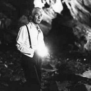 His body restored to middle-age, Cuza (Ian McKellen) explores the Keep
