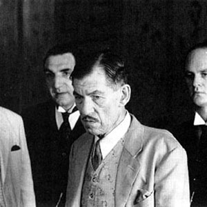 Buckingham, Prime Minister Hastings (Jim Carter), Richard, and Catesby