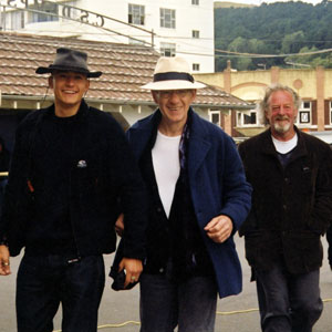 Orlando Bloom (Legolas), Ian McKellen (Gandalf), and Bernard Hill (Theoden) on the prowl in Wellington, 2000 Orlando Bloom (Legolas), Ian McKellen (Gandalf), and Bernard Hill (Theoden) on the prowl in Wellington, 2000