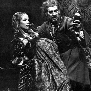 Mephistophiles (Emrys James), Duchess of Vanholt (Jean Gilpin), and Dr Faustus (Ian McKellen)