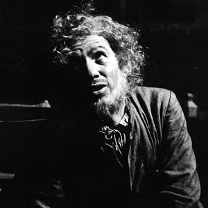 Dr Faustus (Ian McKellen)