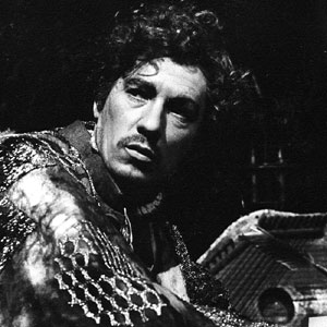 Dr Faustus (Ian McKellen)