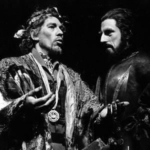Dr Faustus (Ian McKellen)